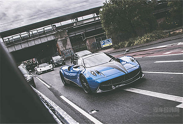 开着帕加尼环南太平洋 看一眼都是赚到了！