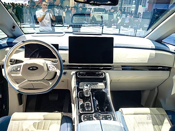 江淮瑞风RF8鸿蒙版上市 有华为就有销量？