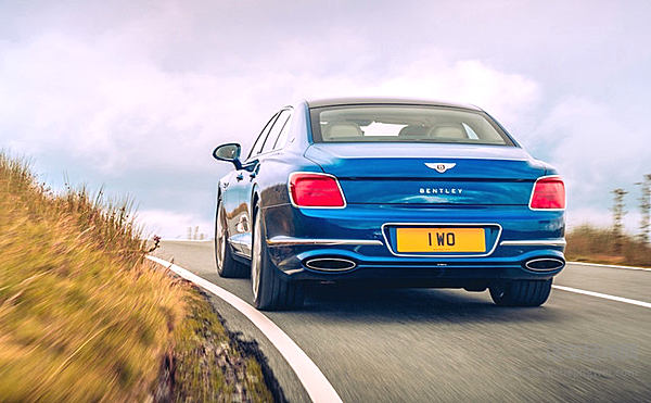 宾利新款百公里加速3.8S演绎“飞驰人生”！