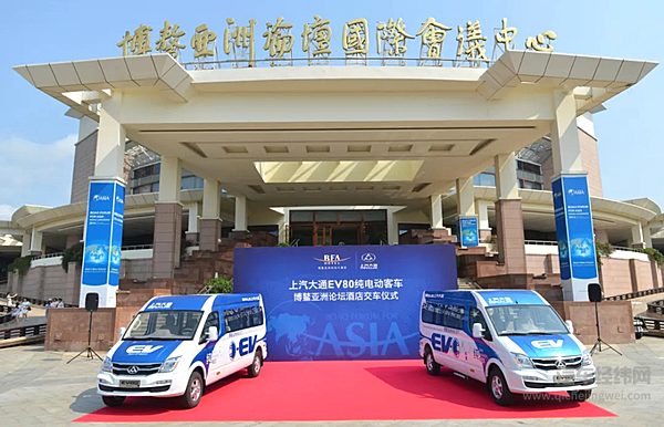 进博会官方服务车队交付 上汽大通MAXUS近百台新途V90、大家9超混正式“入列”