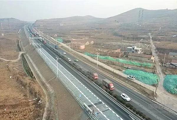 世界首条光伏高速公路建成通车！电动汽车福利来了！
