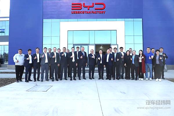比亚迪董事长兼总裁王传福先生一行  参观比亚迪乌兹别克斯坦工厂