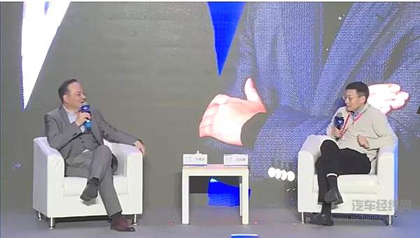 他38岁博士才毕业 如今靠卖电池成了香港新首富