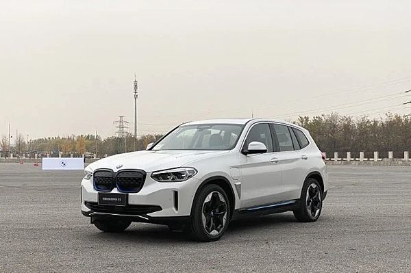宝马iX3