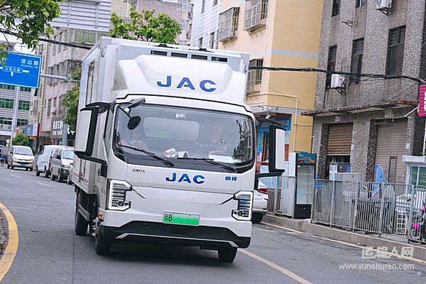 跑冷鏈 張師傅為何鐘情江淮新能源輕卡ES9？