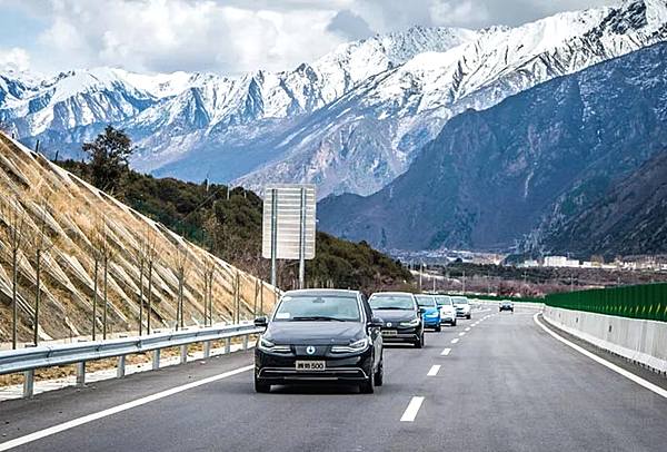 谁说低温电动车续航里程就会“萎”？腾势500这次就要在西藏“跑给你看”