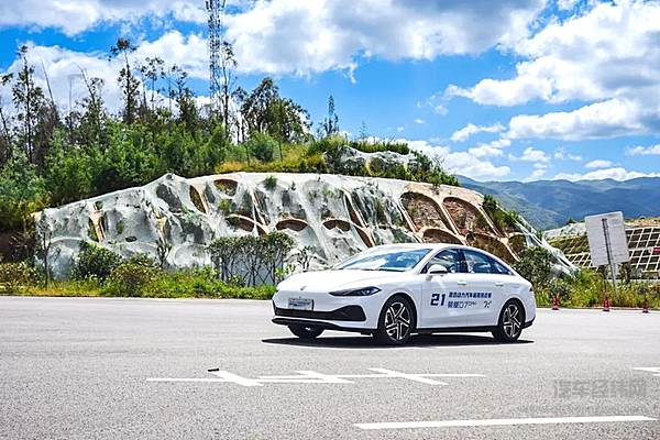 上汽荣威D7 DMH夺得混动汽车极限挑战赛双料冠军