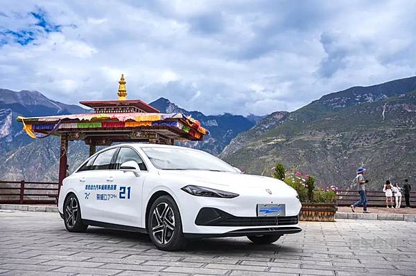 上汽荣威D7 DMH夺得混动汽车极限挑战赛双料冠军