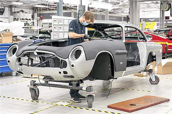 4500小时打造007座驾 竟然藏着这么多秘密“武器”！