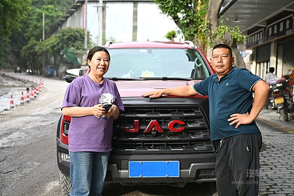 探见中国力 “夔门硬汉”的双面人生 见证皮卡里的中国力量