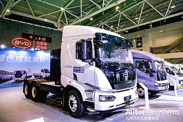 九州汽车生态博览会盛大启幕，首日超10万人前来观展！