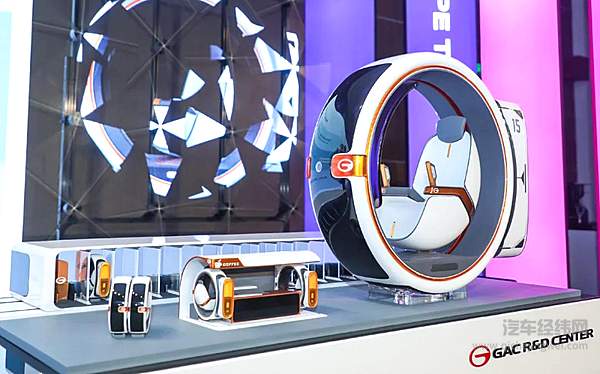 邱可昕阐述作品“GAC STS后疫情时代的无缝交通系统”