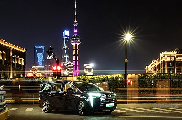 20万元级别插混MPV二选一 瑞风RF8与传祺E8谁更占优？