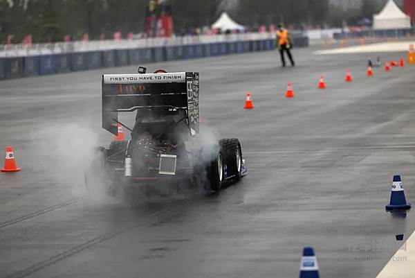 热爱不止 蔚来为每一个追梦少年喝彩！
