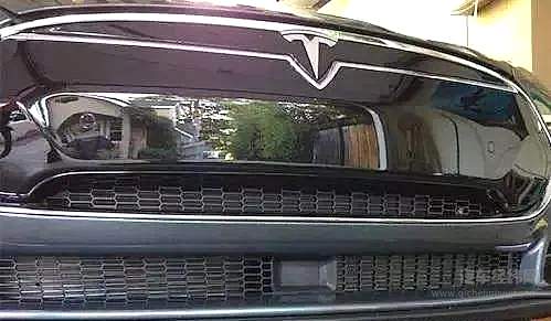 特斯拉“惊魂一撞”再现致命BUG 责任方是谁？