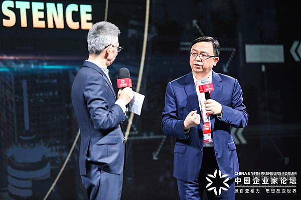 主持人问答环节，蒋昌建对话王传福