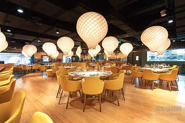 Mercedes me体验店内一览