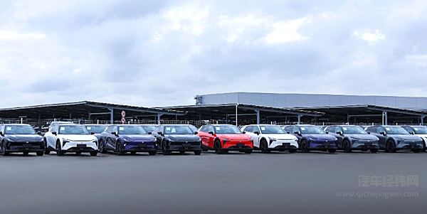 百度首款车型亮相 极越01能否达成月销破万的目标？