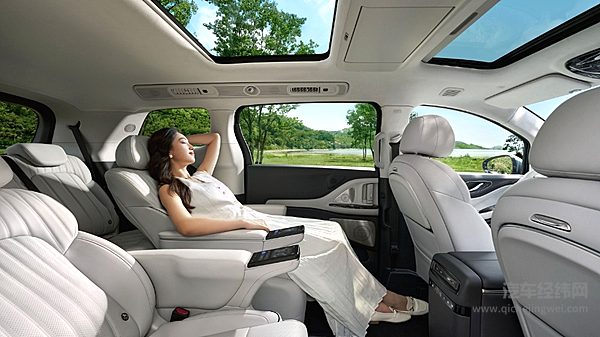 30万级高端MPV二选一 岚图梦想家与腾势D9谁更强？