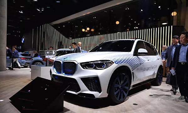 禁售燃油车的脚步越来越近 中外车企加速布局新能源！