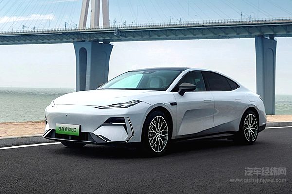 深蓝L07与银河E8都主打性价比 哪一款车更强？