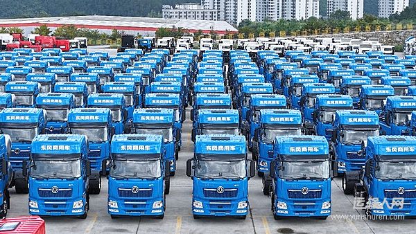 300臺龍擎快遞牽引車交付中通！東風(fēng)商用車助力物流效率再提速