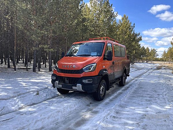 纵横复杂地形！欧霸·雷霆以硬核四驱越野力 赋能多行业作业需求