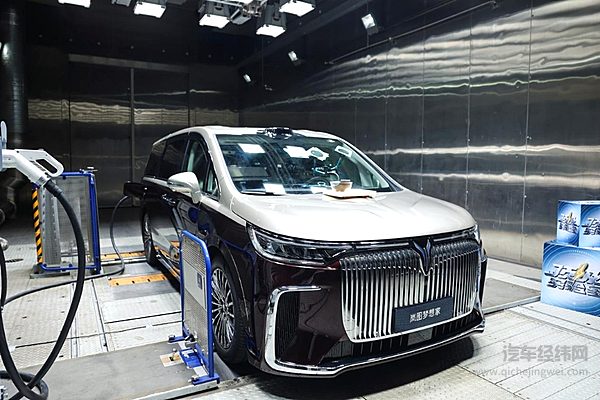 26款岚图梦想家让插混MPV再无短板