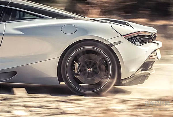 不挑战极寒却探索48℃高温沙漠 迈凯伦720S：我们不一样