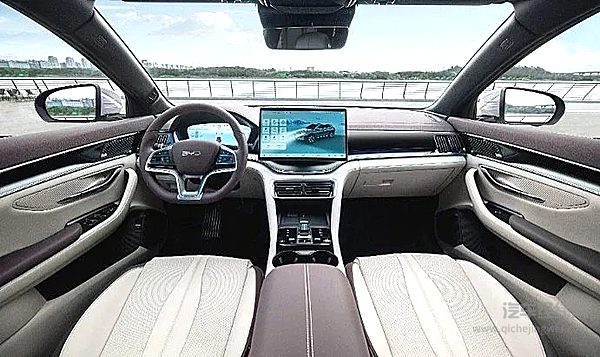 宋PLUS DM-i实力强悍 星舰7 EM-i能靠性价比获胜？