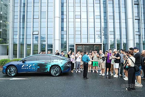 何小鹏开P7空降云栖大会 开启AI汽车时代