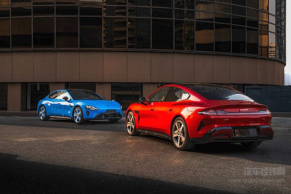 西班牙首相桑切斯访华体验中国电动汽车 推动中西绿色合作