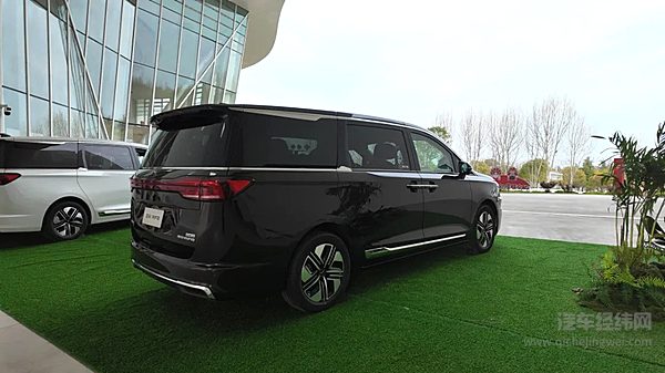 25万级中大型MPV二选一 瑞风RF8与传祺向往M8谁更强？