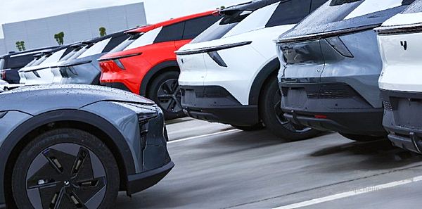 百度首款车型亮相 极越01能否达成月销破万的目标？