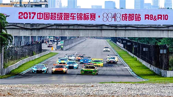 在多弯起伏的赛道上比拼，奥迪、保时捷、兰博基尼哪辆最强？