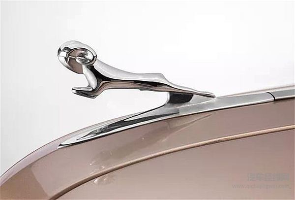 可看的不止彭于晏的腹肌，详解《邪不压正》中最值得看的5台车！ 