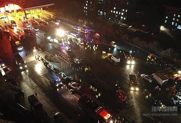 惊心动魄！大货车失控 兰州南收费站重大交通事故…