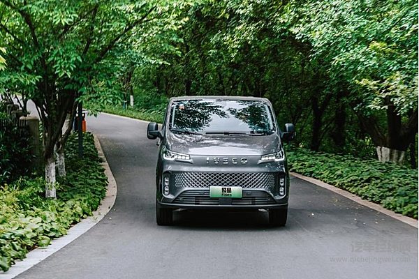 育儿补贴时代的家庭出行升级：依维柯聚星开启移动生活新篇章