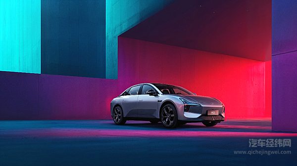 10万级纯电轿车二选一 零跑B01与小鹏MONA M03谁更强？