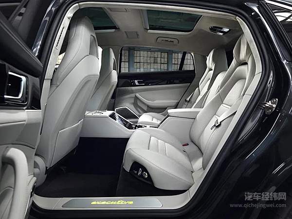 新款 Panamera 再添混动“新成员” 国内已开启预售