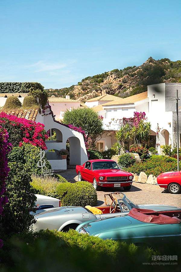 意大利远边海滩的汽车文化生活