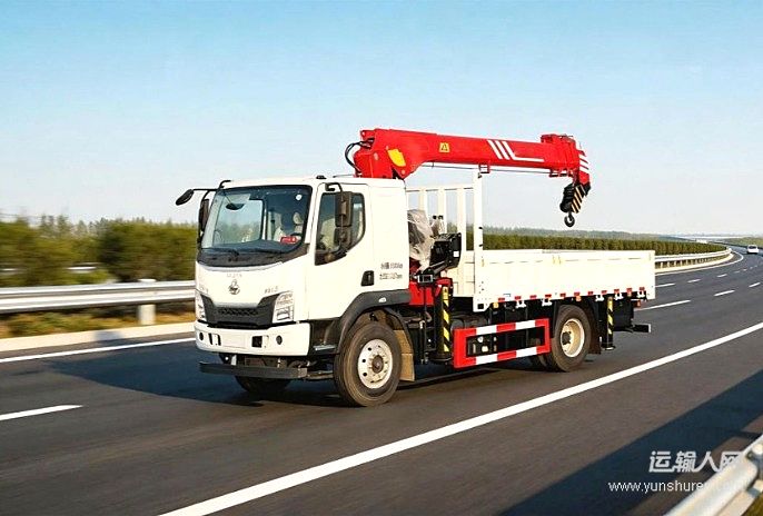 乘龙L3 4X2随车吊:窄路掉头无压力,重载爬坡不疲软