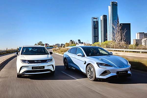 比亚迪海豚海豹双车亮相欧洲