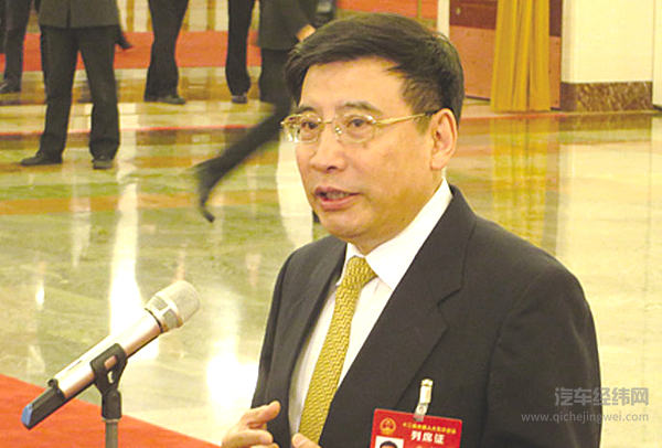 苗圩在“部长通道”回应新能源汽车等热点话题