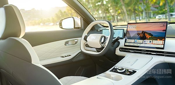 车企十万元级高性价比SUV 吉利星舰7 EM-i与长安UNI-Z 新能源谁更值得入手？