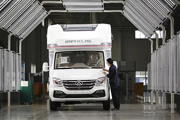 如何在千篇一律的直播中脱颖而出？ 上汽大通又双叒叕造了一个新物种！