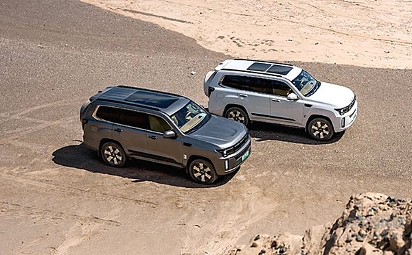 方盒子越野车二选一 北京BJ60雷霆硬刚豹5是否有一战之力？