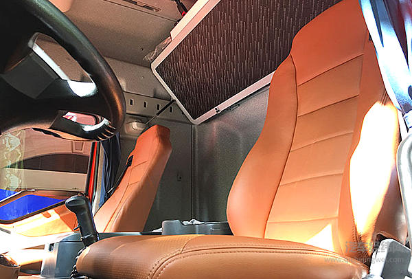 一汽解放新J6震撼发布 传承经典持续领航