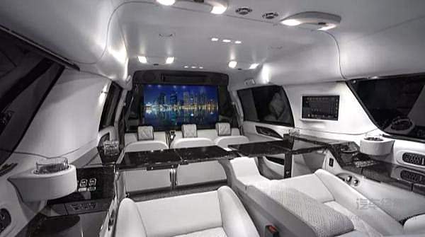 史泰龙出售它的定制版超豪华座驾 期望售价35万美元