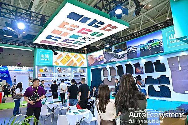 九州汽车生态博览会盛大启幕，首日超10万人前来观展！